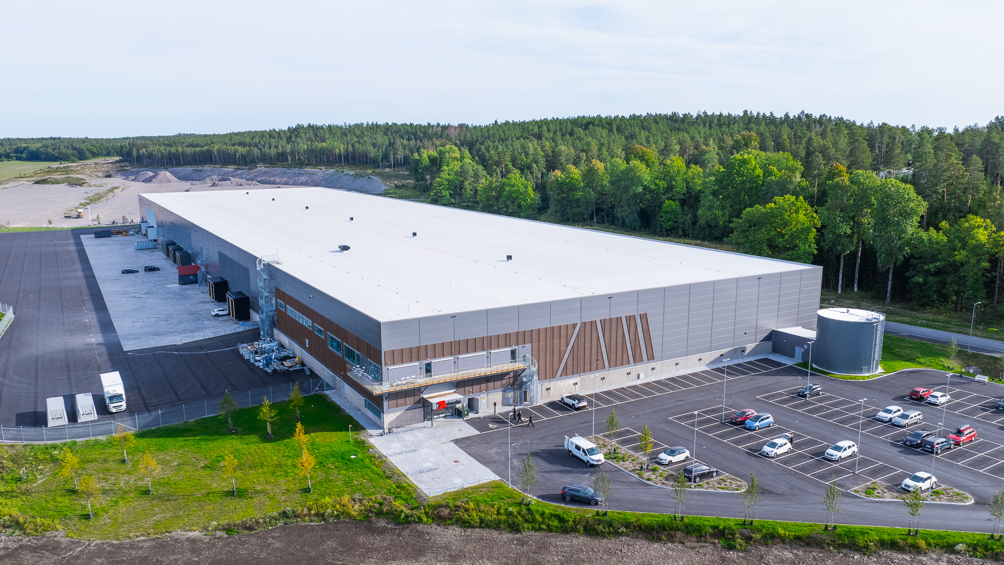 Almroth Holding AB logotyp